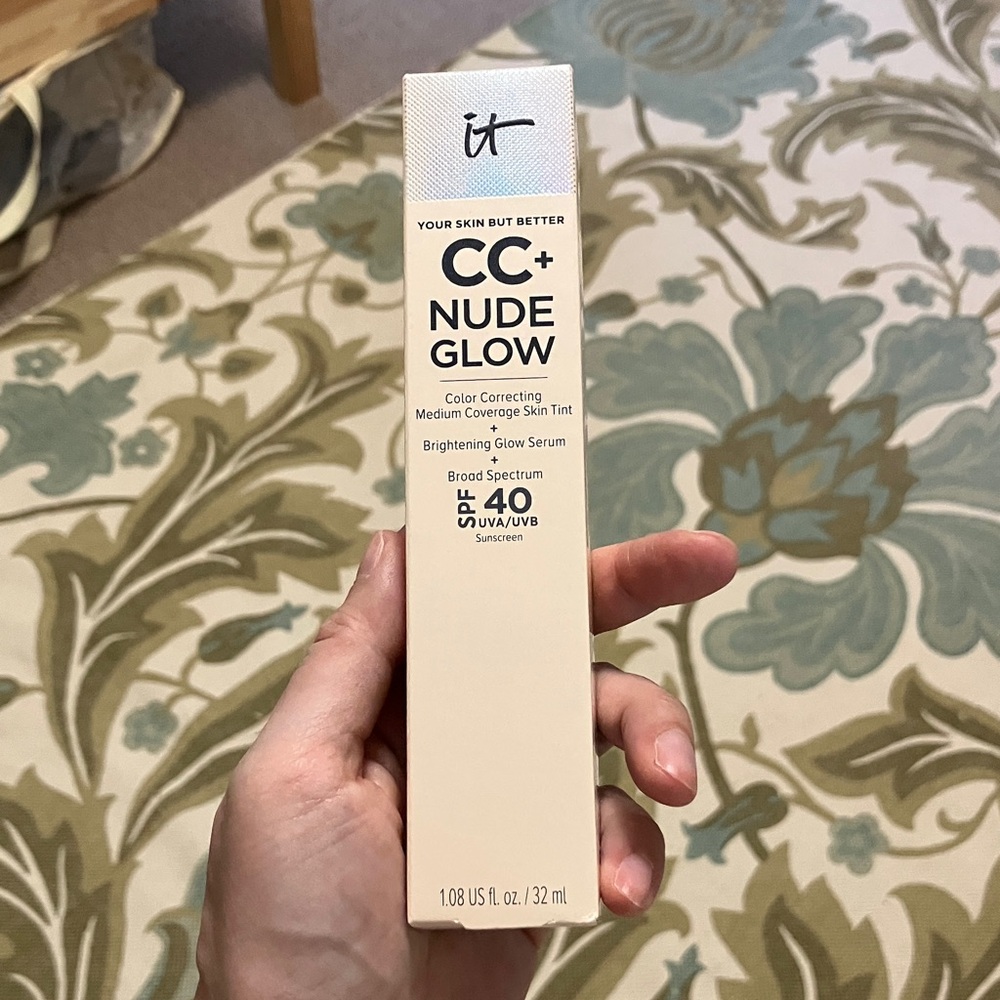 IT Cosmetics CC+ Nude Glow Skin Tint - Ligh Medium SPF 40